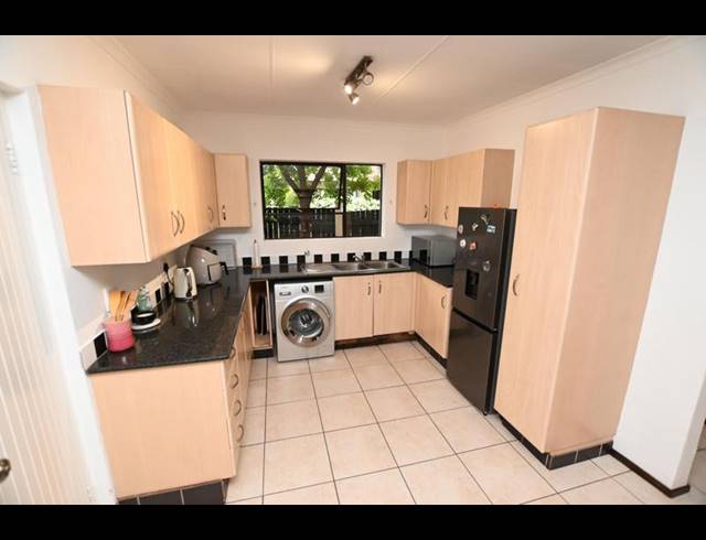 3 BEDROOM CLUSTER FOR SALE IN FOURWAYS